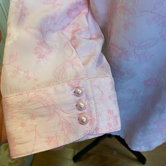 Dressbarn Size Large Pink Floral Pattern 3/4 Sleeve Button-Down Blouse - Picture 4 of 12